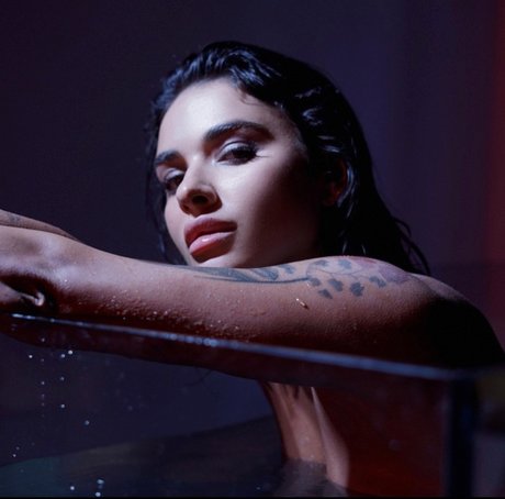 Olia V naked actress pic