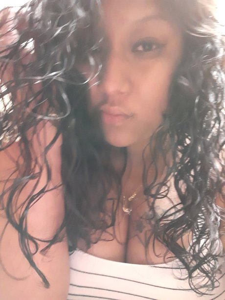 UrFaveGirl naked model pic