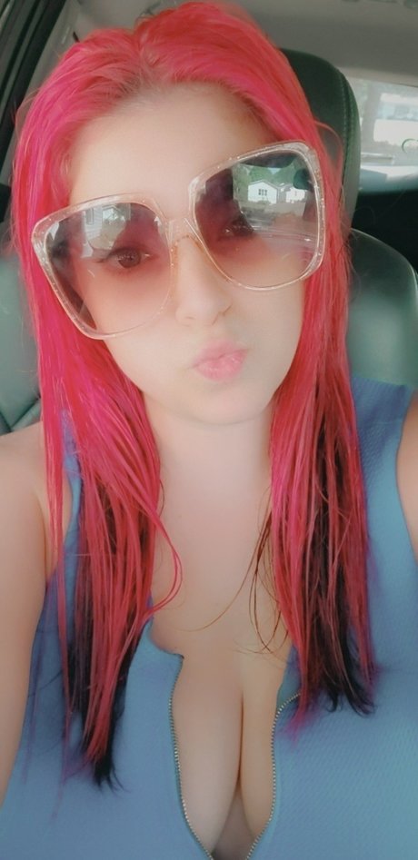 Wide open PrincessT_ pretty model pictures