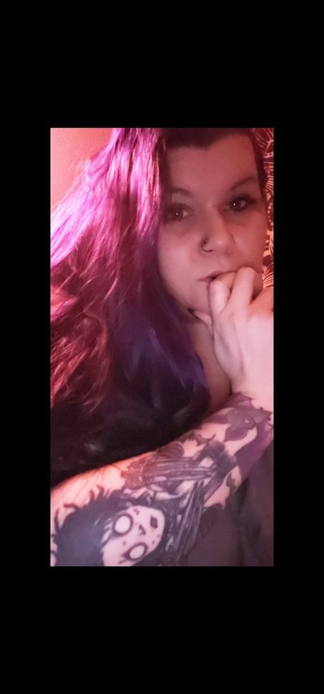 Nikki Phoenix naked model images