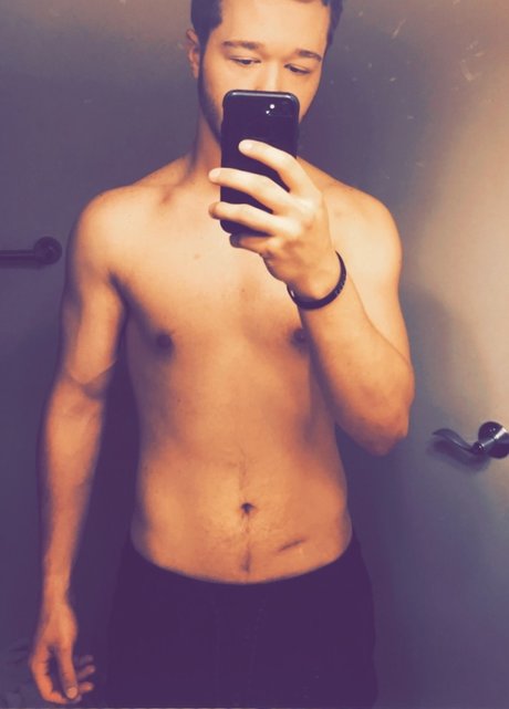 PassingThrough erotic model img