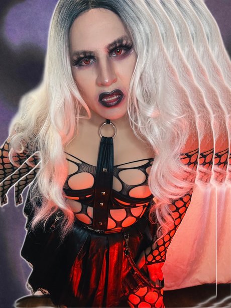 Pagan Woods star sexy pic