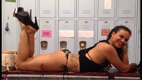 Abbie Bateman model nude picture