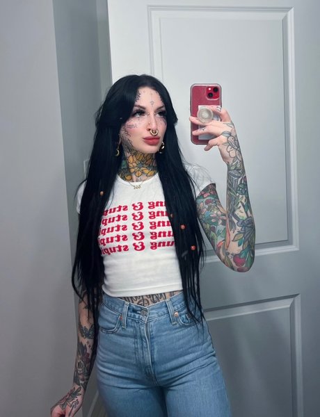 PiixiequeenFREE model nude picture