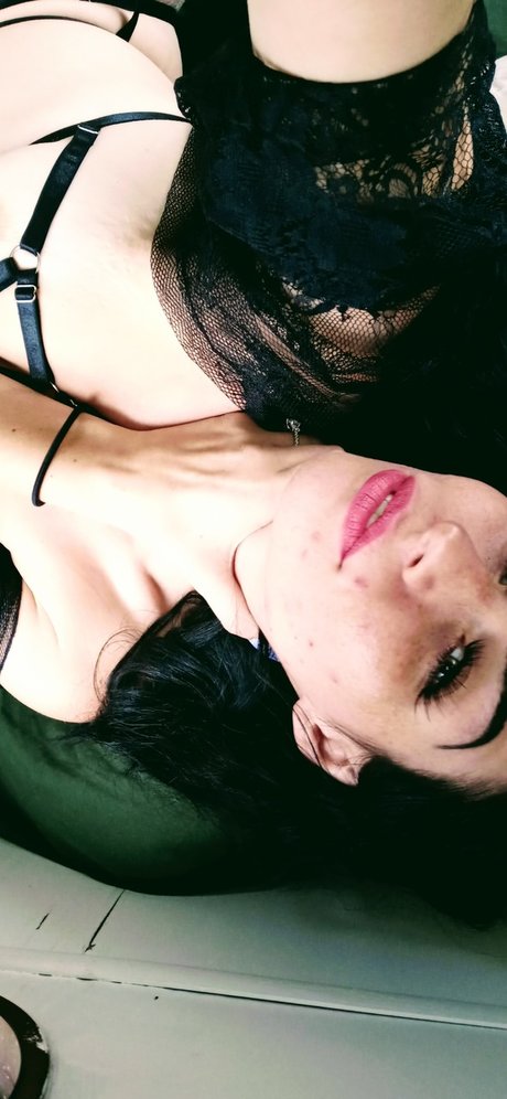 Qu N R_ star art image