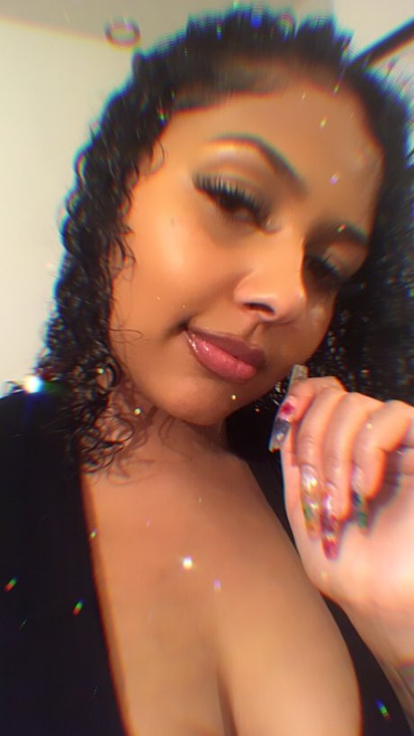 Remhoney adult model picture