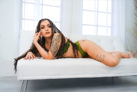 prettylillpotheadd sexy actress picture