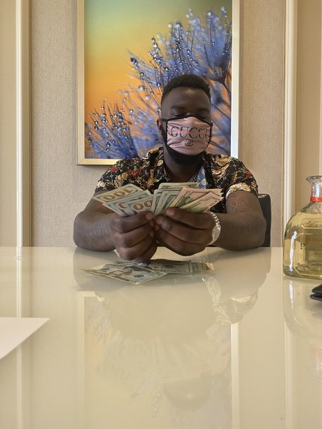 Manny_ erotic model picture