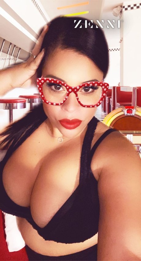 Catilias exclusive actress image