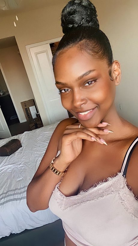 Arialeshea pornstar pretty picture