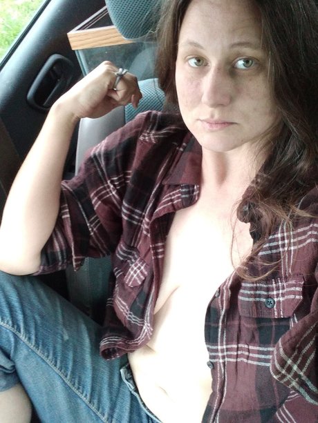 Max Sundae naked actress images