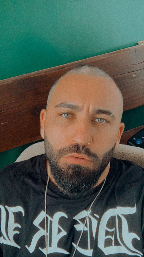 Max Moya pornstar pretty img