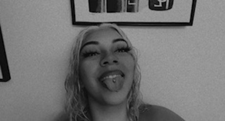 Pretty Pinkk hot actress image