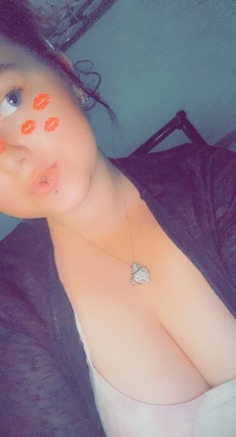 Curvy anonymous girl naked star pic