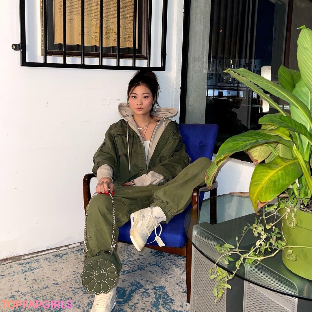Mae Col model nude gallery
