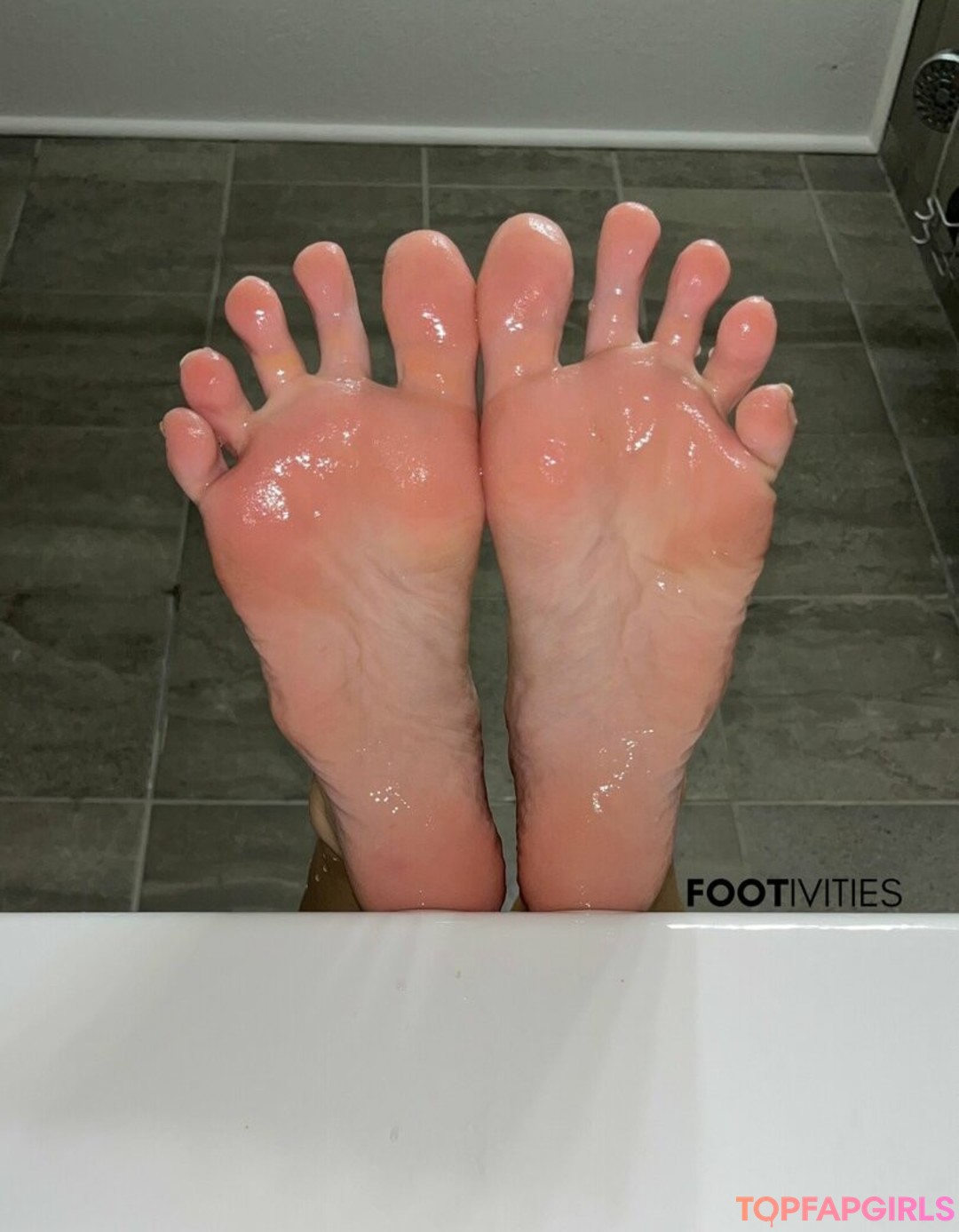 footivities model top pic