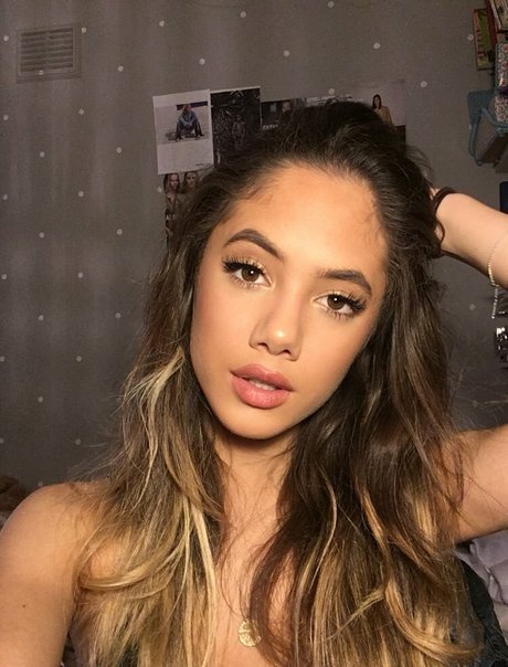 Saoirse Alicia Behzadi model nudes galleries