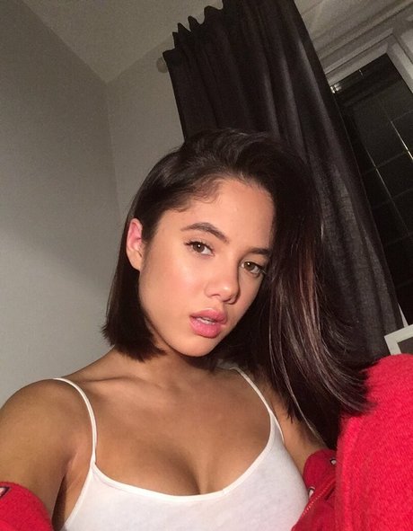 Saoirse Alicia Behzadi nude actress photos