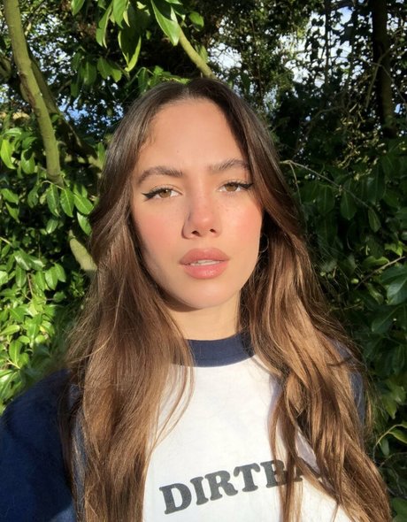 Saoirse Alicia Behzadi nice pornstar pictures