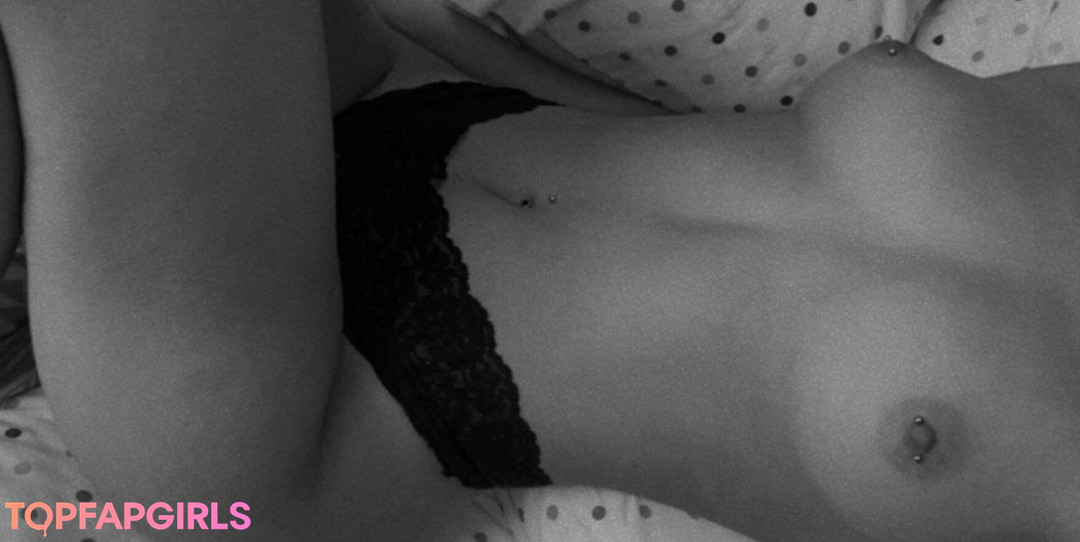 Lainefarrell nudes star pic