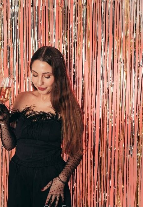 leeloo lee model art picture