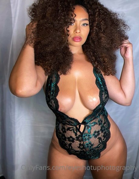 sirensaysseduce nudes model images