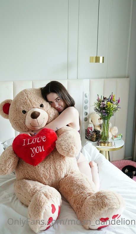 moan dandelion star nudes images