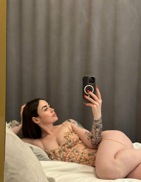 moan dandelion naked star photo