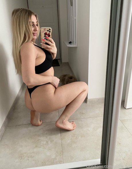 molly bell pretty actress galleries