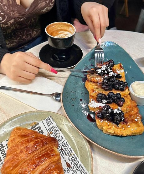 Vicki Mranrr free actress images