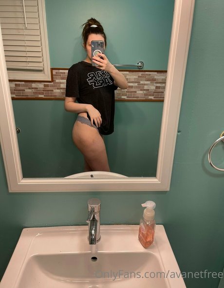 avanetfree model erotic gallery