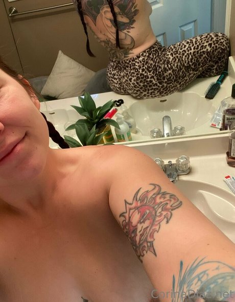 Corinasbooty model hot photos