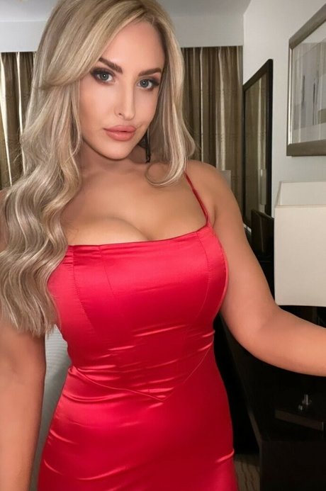 Emma Louise Jones erotic model pics