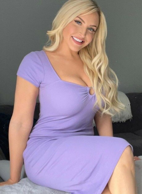 Emma Louise Jones perfect model images