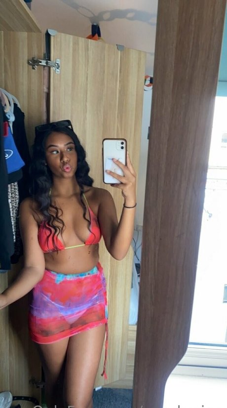 Yourkarina pornstar nude photos