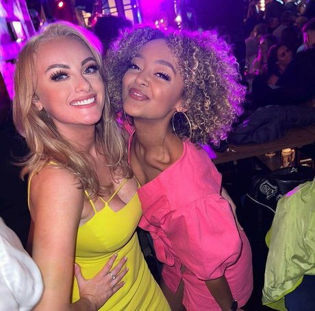 Katie McGlynn pretty star photo