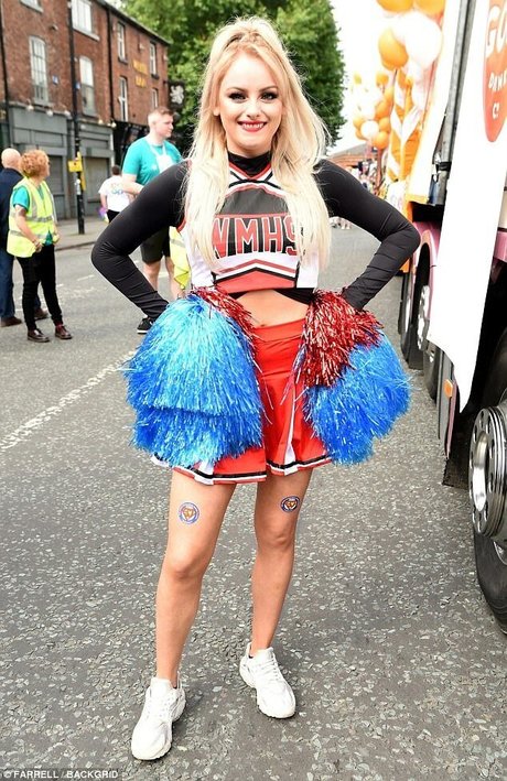 Katie McGlynn top model pictures