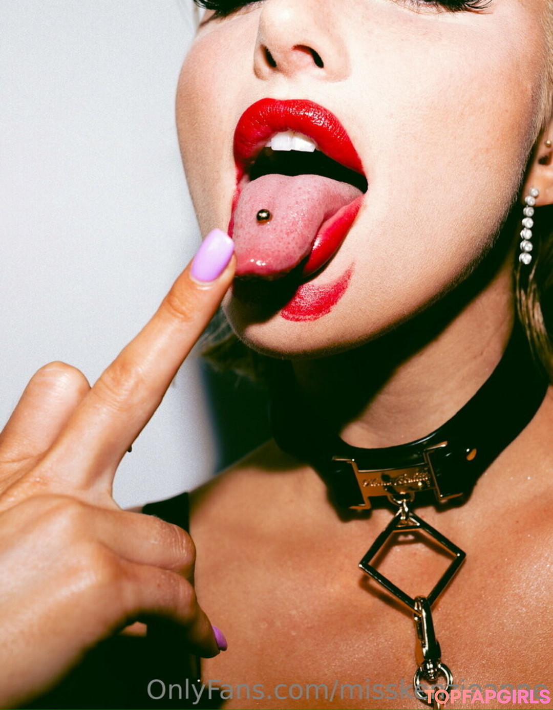 spreading onlyfans nude pictures