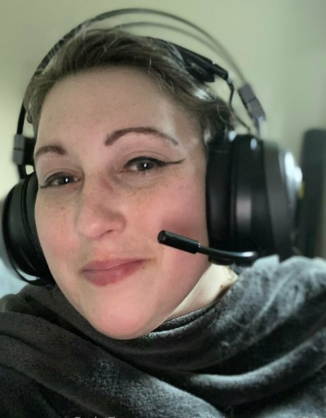 hellsingqueen666 nude star pic