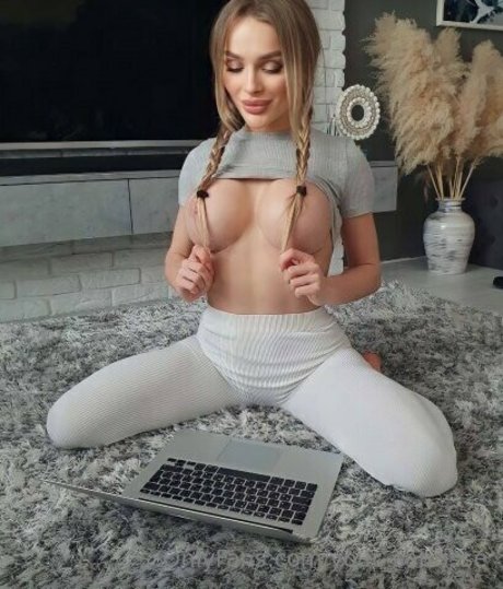 gloryhole wife onlyfans nude gallery