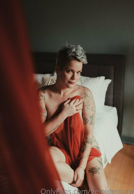 gemidemure pornographic star pic