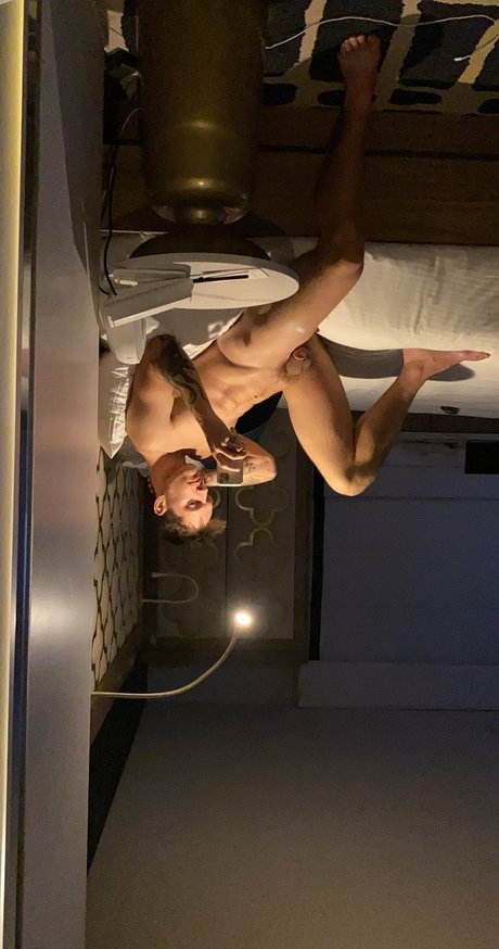 taytehanson top profile image