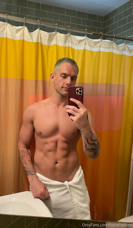 taytehanson nude model img