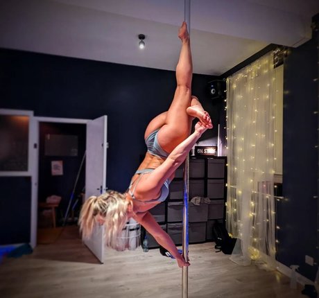 Phillipa Sharples star nice images