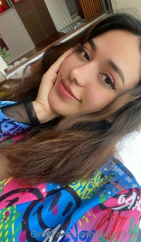 laura99x pornstar top photo