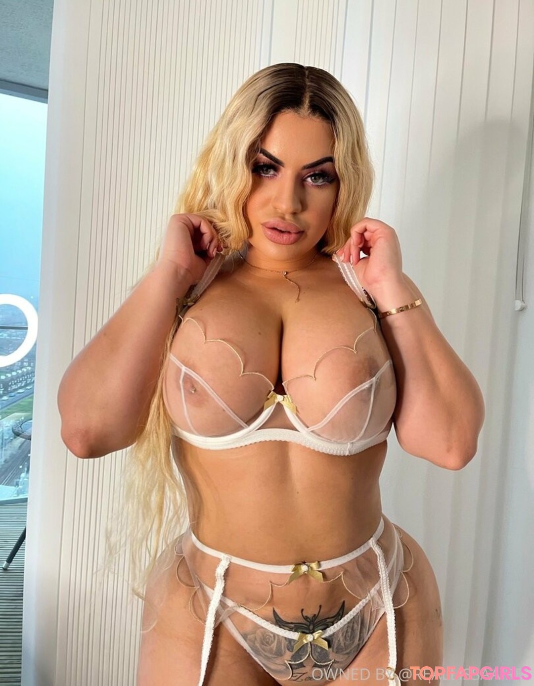 lissaaires porn model photo