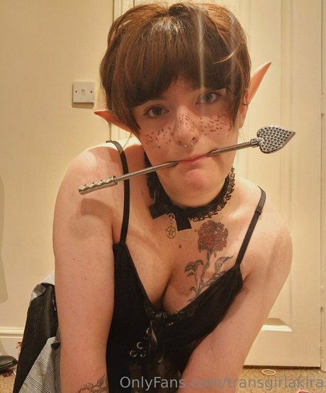 transgirlakira model image