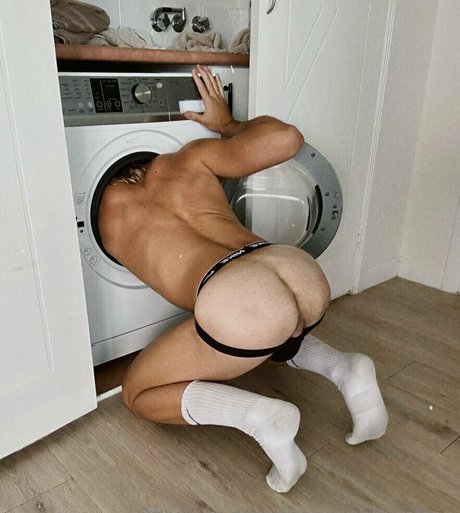 thebeachbumfree pornographic model image