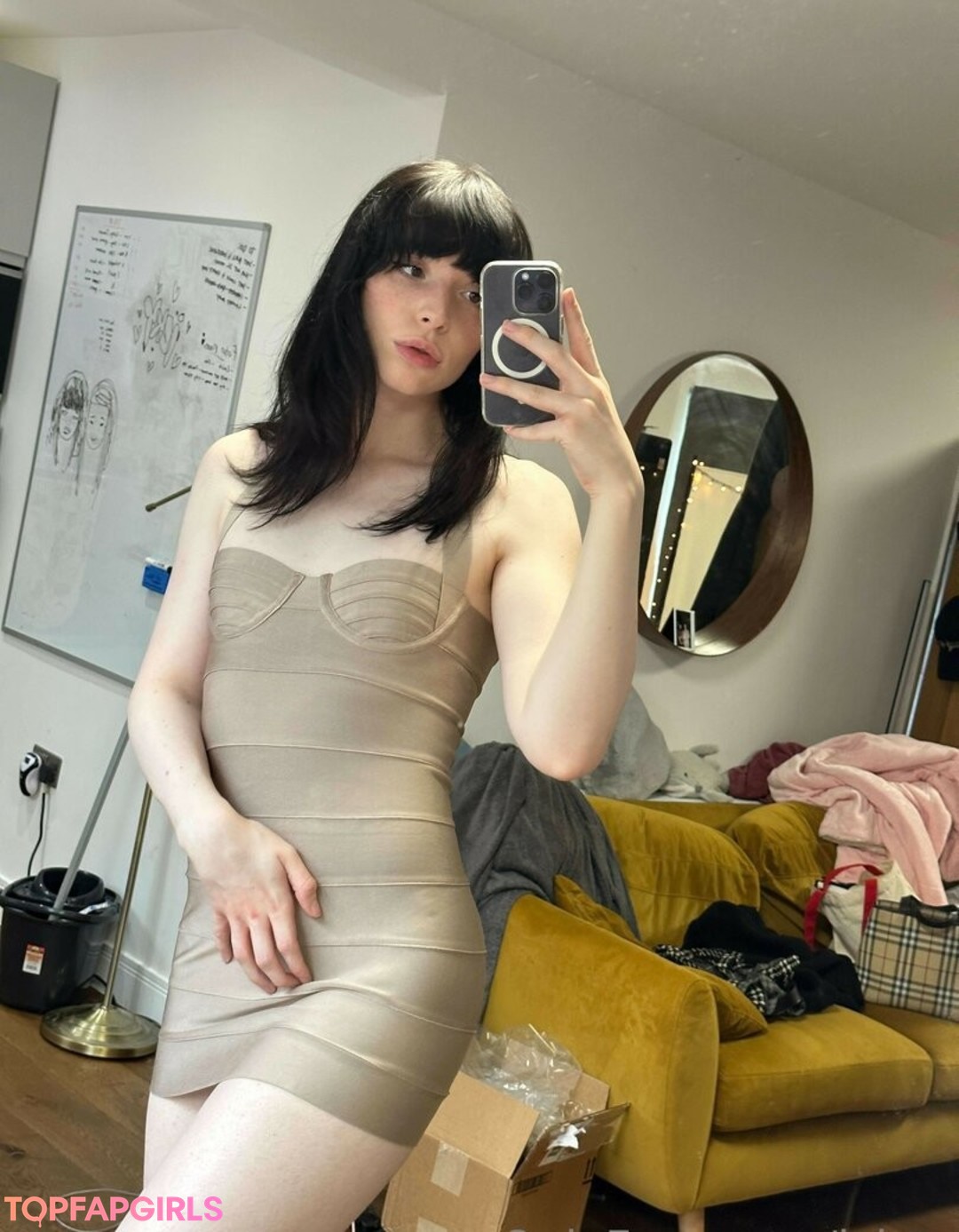 ickyypeach naked pornstar img