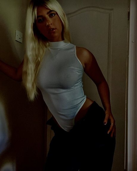 Izzy Taffs sex model archive